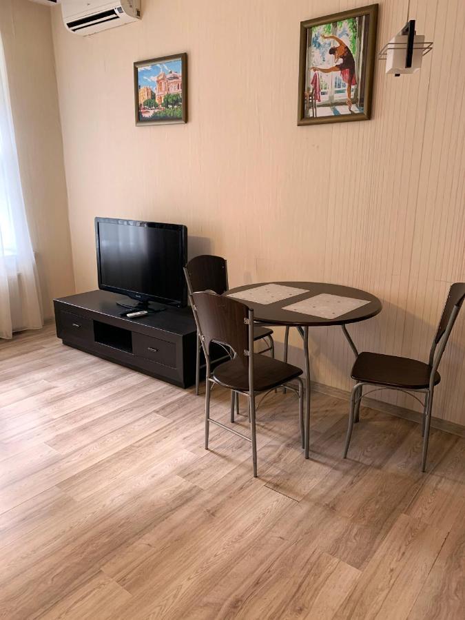 Excellent Apartment In The Center Of Odessa Exterior foto